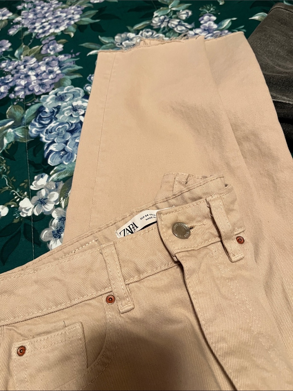 Zara Women’s Light Beige Chino Pants